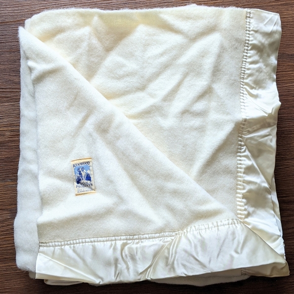 Kenwood vintage wool blanket satin trim